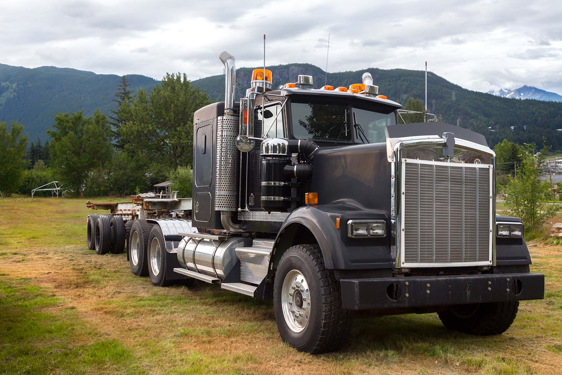 Black Semi Truck | Featured Image for the Semi Truck Financing Page for Truck Finance Australia